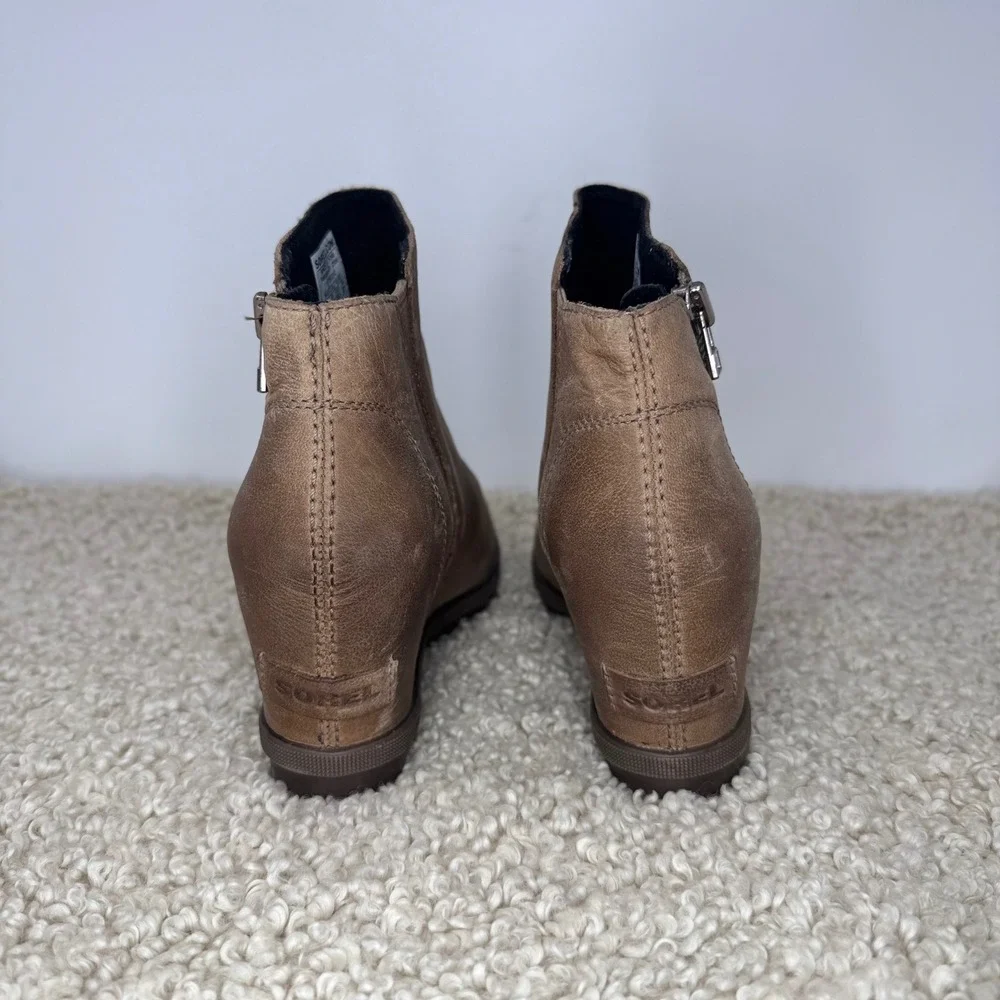 Sorel Joan of Arctic Zip Nubuck Leather Wedge Ankle Taupe sz 7.5 NL3365-240 Tan